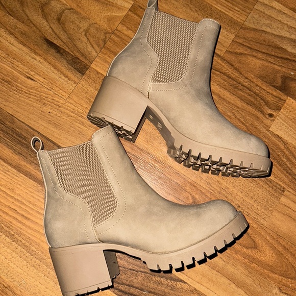 MIA tan boots woman’s size 7 1/2 - Picture 2 of 5